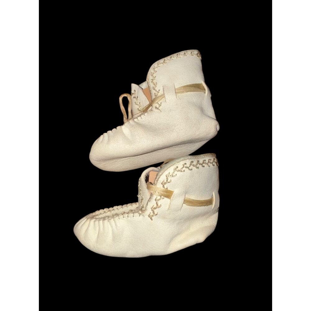 Vintage White Leather Baby Shoes in Original Box Primitive Cottagecore Decor